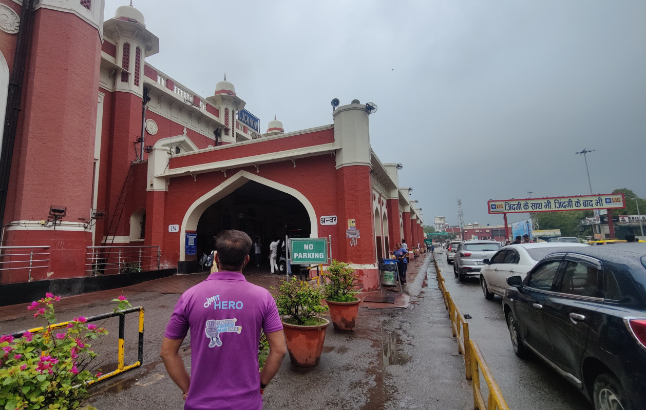 Jiffit Now Serving Lucknow: Your Ultimate Solution for Car Cleaning Or Home Cleaning Service